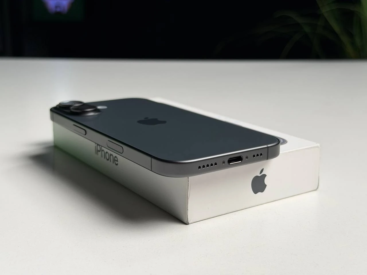 ВІТРИННИЙ Apple iPhone 17 256GB eSim Black (MG464) - Стан: гарний | Акумулятор: 100% | Комплектація: повний | Гарантія: 3 міс.