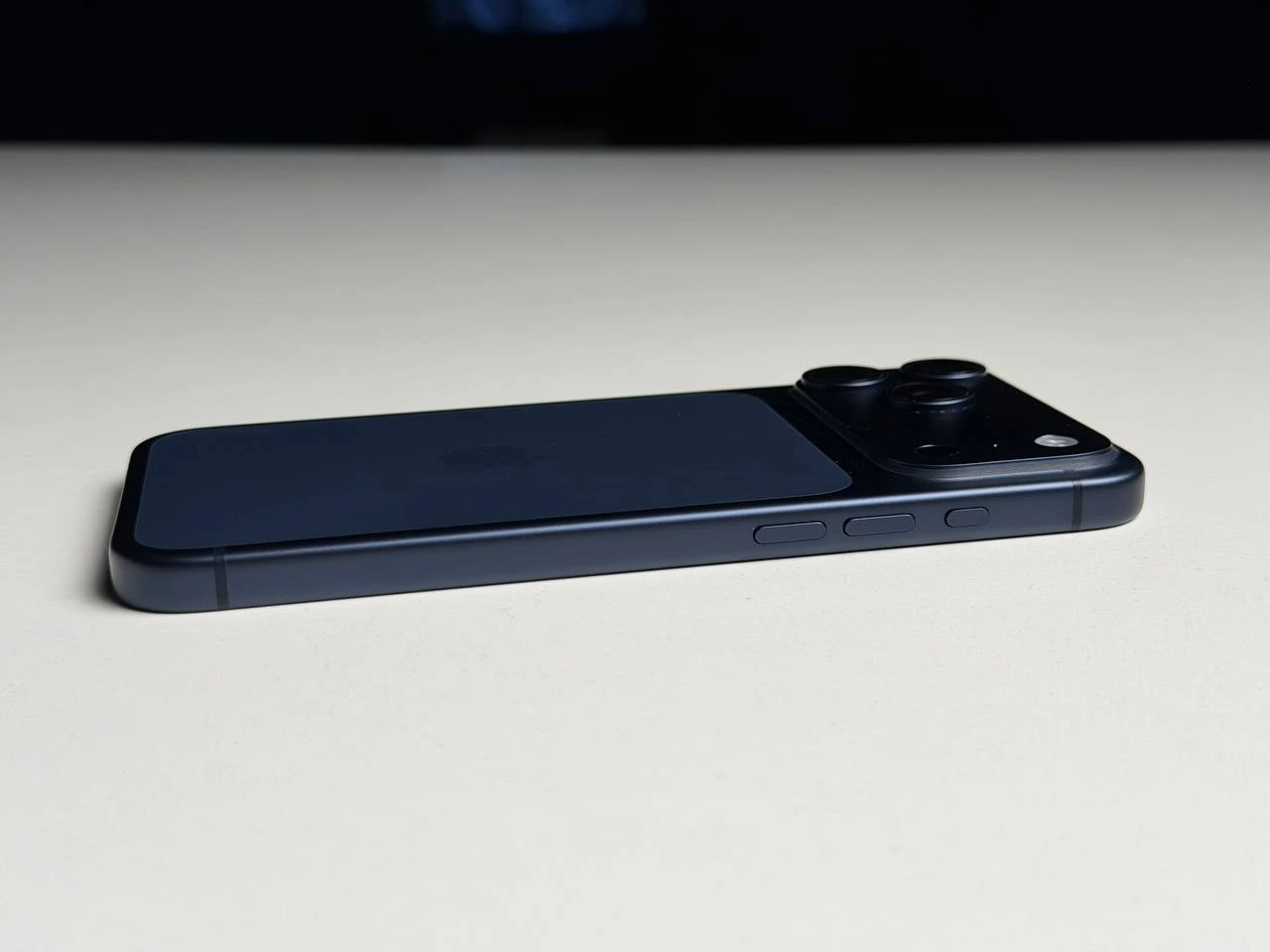 ВІТРИННИЙ Apple iPhone 17 Pro Max 1TB eSim Deep Blue (MFXQ4, MFYH4) - Стан: гарний | Акумулятор: 100% | Комплектація: повний | Гарантія: 3 міс.