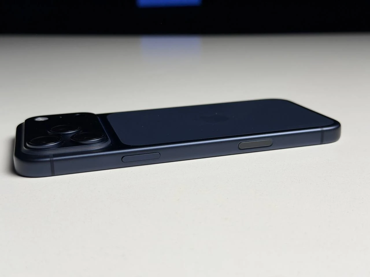 ВІТРИННИЙ Apple iPhone 17 Pro Max 1TB eSim Deep Blue (MFXQ4, MFYH4) - Стан: гарний | Акумулятор: 100% | Комплектація: повний | Гарантія: 3 міс.