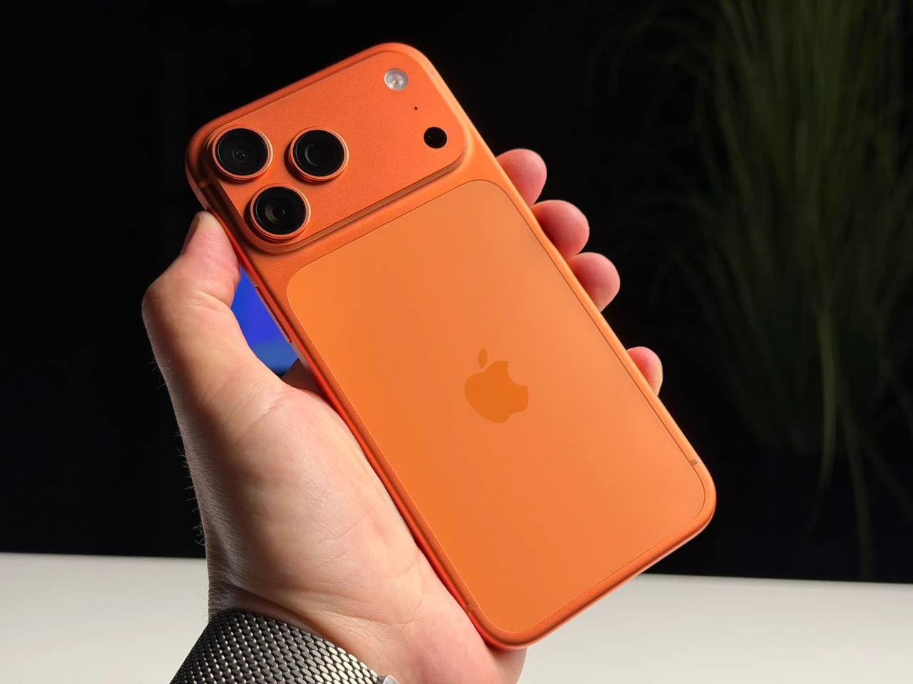 ВІТРИННИЙ Apple iPhone 17 Pro Max 2TB eSim Cosmic Orange (MFXT4, MFYK4) - Стан: гарний | Акумулятор: 100% | Комплектація: iPhone, кабель | Гарантія: 3 міс.