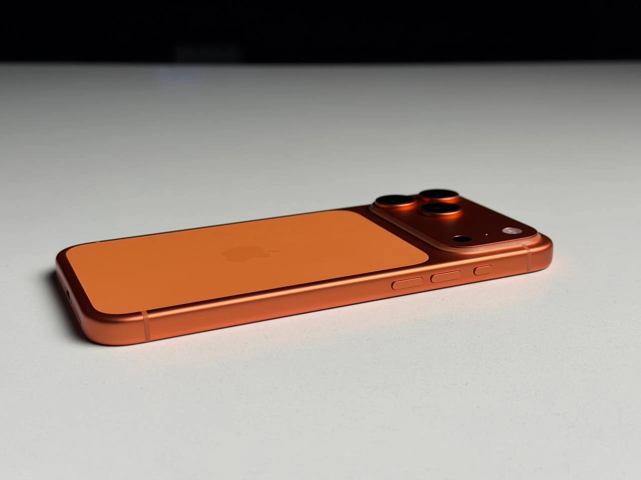 ВІТРИННИЙ Apple iPhone 17 Pro Max 512GB eSim Cosmic Orange (MFXL4, MFYD4) - Стан: ідеальний | Акумулятор: 100% | Комплектація: iPhone, кабель | Гарантія: 3 міс.
