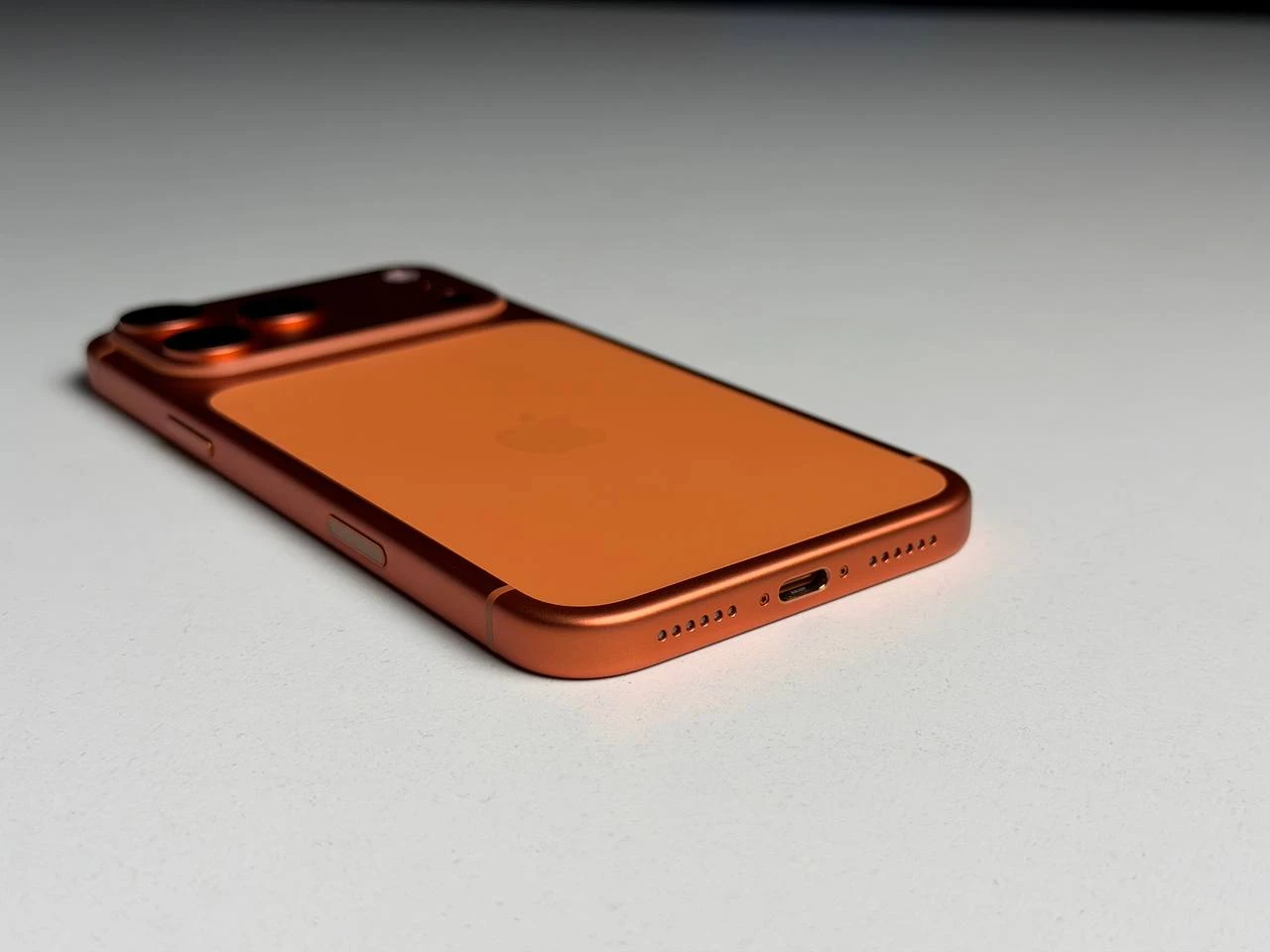 ВІТРИННИЙ Apple iPhone 17 Pro Max 512GB eSim Cosmic Orange (MFXL4, MFYD4) - Стан: ідеальний | Акумулятор: 100% | Комплектація: iPhone, кабель | Гарантія: 3 міс.