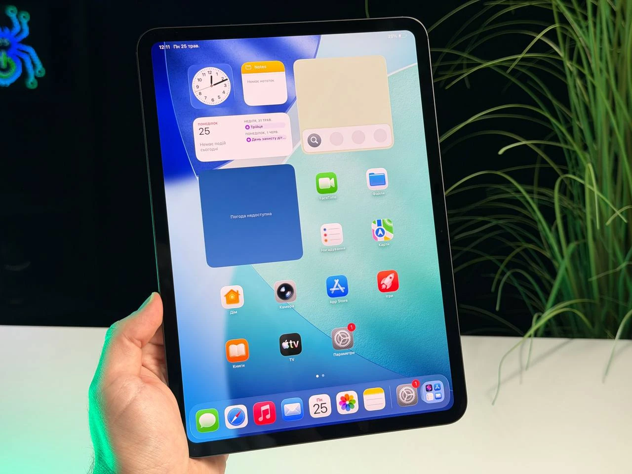 ВІТРИННИЙ Apple iPad Pro 11" M4 2024 Wi-Fi 256GB with Standard glass - Space Black (MVV83) - Стан: ідеальний | Акумулятор: 100% | Комплектація: iPad, кабель | Гарантія: 3 міс.