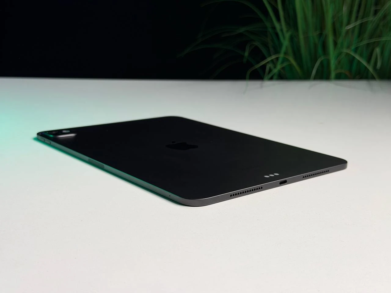 ВІТРИННИЙ Apple iPad Pro 11" M4 2024 Wi-Fi 256GB with Standard glass - Space Black (MVV83) - Стан: ідеальний | Акумулятор: 100% | Комплектація: iPad, кабель | Гарантія: 3 міс.