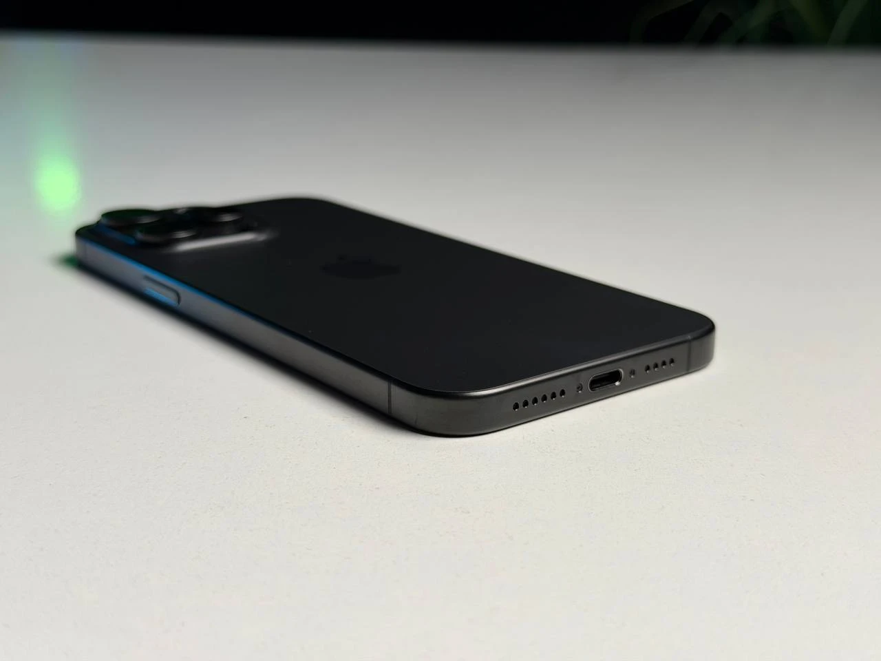 ВЖИВАНИЙ Б/У Apple iPhone 15 Pro Max 512GB Black Titanium (MU7C3) - Состояние: хорошее | Аккумулятор: 100% | Комплектация: полный | Гарантия: 3 мес.