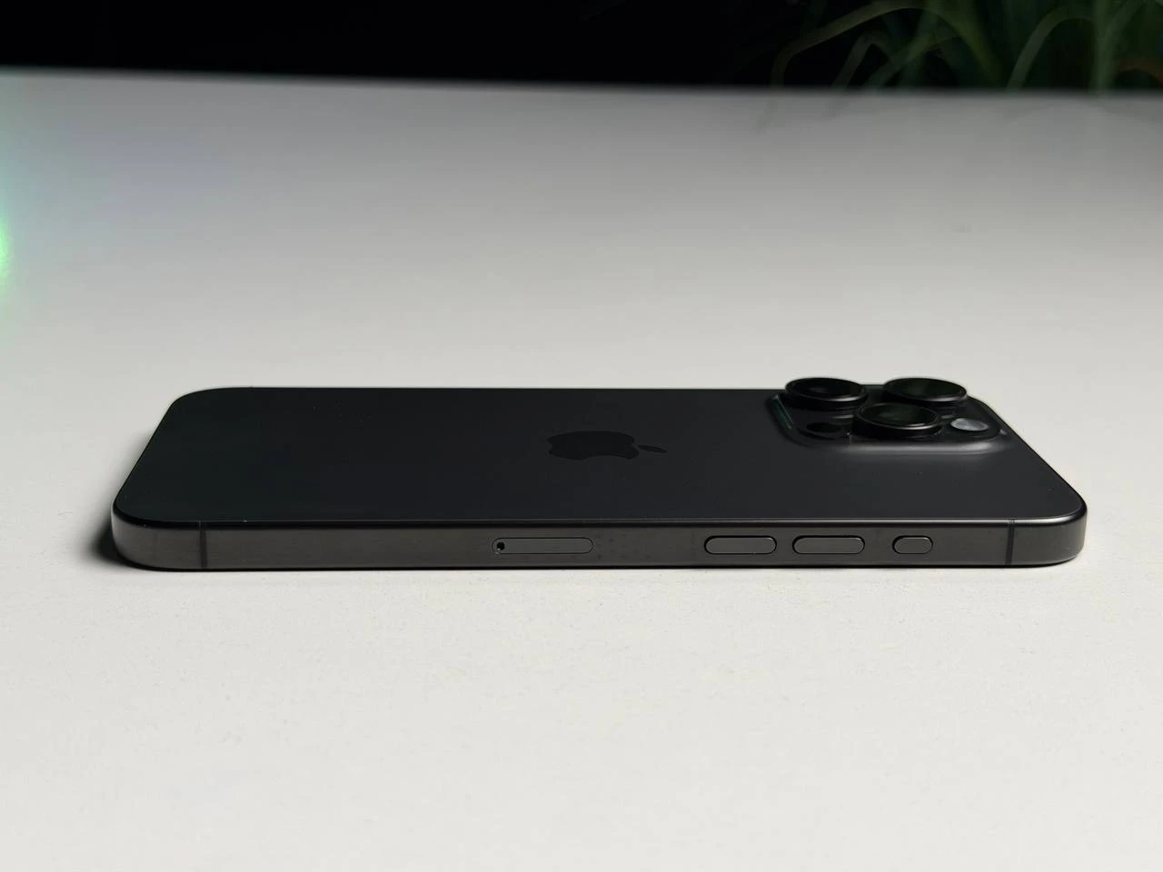 ВЖИВАНИЙ Б/У Apple iPhone 15 Pro Max 512GB Black Titanium (MU7C3) - Состояние: хорошее | Аккумулятор: 100% | Комплектация: полный | Гарантия: 3 мес.
