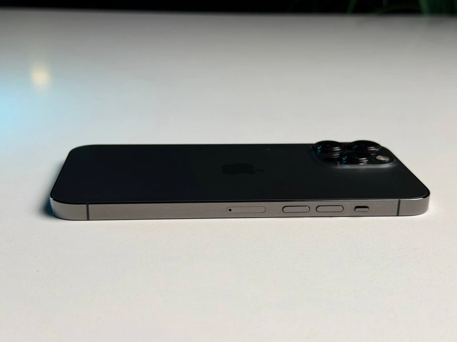 ВЖИВАНИЙ Б/У Apple iPhone 13 Pro Max 256GB Graphite (MLKR3, MLLA3) - Состояние: хорошее | Аккумулятор: 100% | Комплектация: iPhone, кабель | Гарантия: 3 мес.