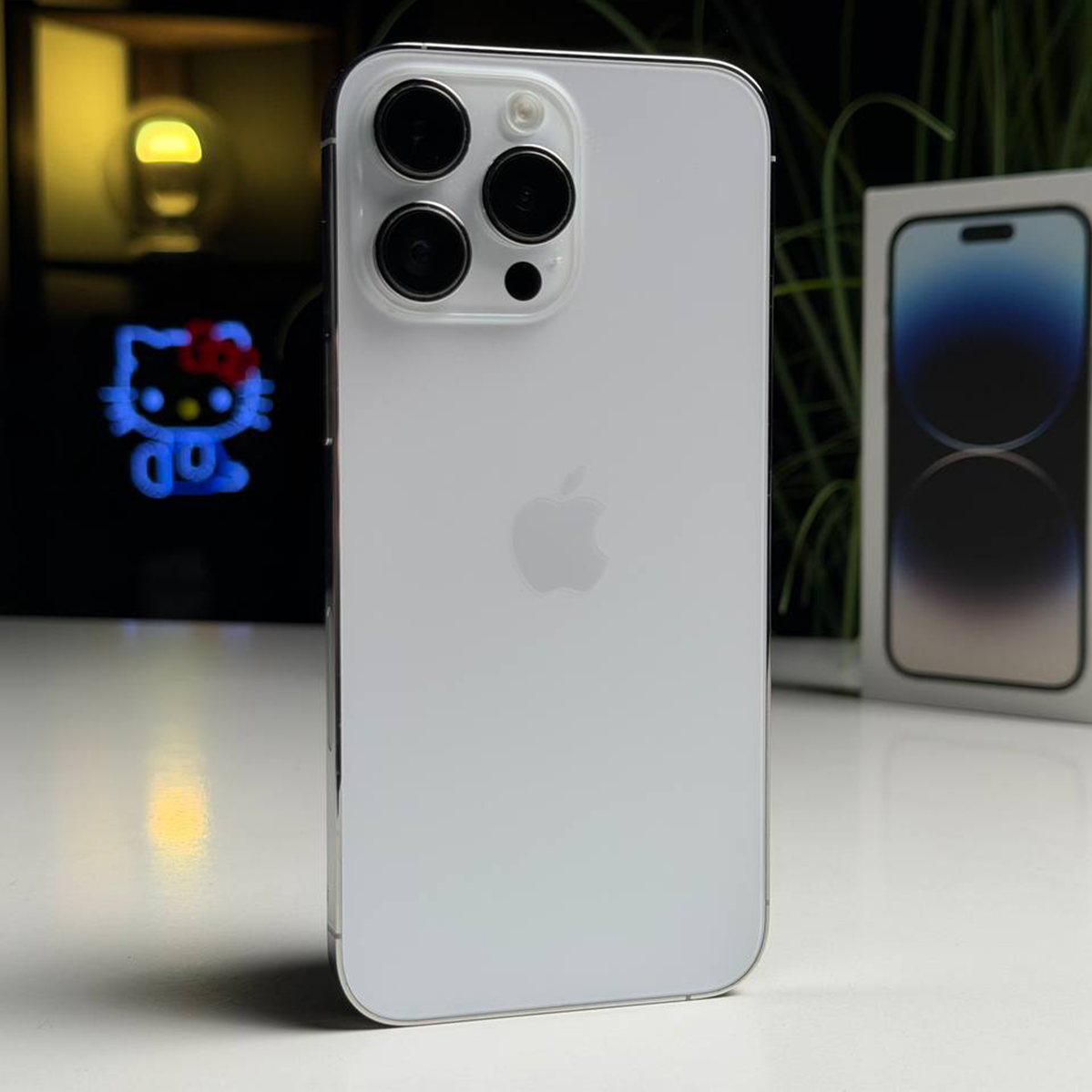 ВЖИВАНИЙ Б/У Apple iPhone 14 Pro Max 128GB Silver eSim (MQ8P3) - Стан: гарний | Акумулятор: 100% | Комплектація: повний | Гарантія: 3 міс.