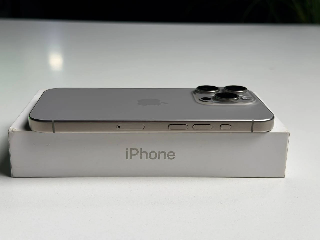 ВЖИВАНИЙ Б/У Apple iPhone 15 Pro 256GB Natural Titanium (MTV53) - Стан: ідеальний | Акумулятор: 100% | Комплектація: повний | Гарантія: 3 міс.