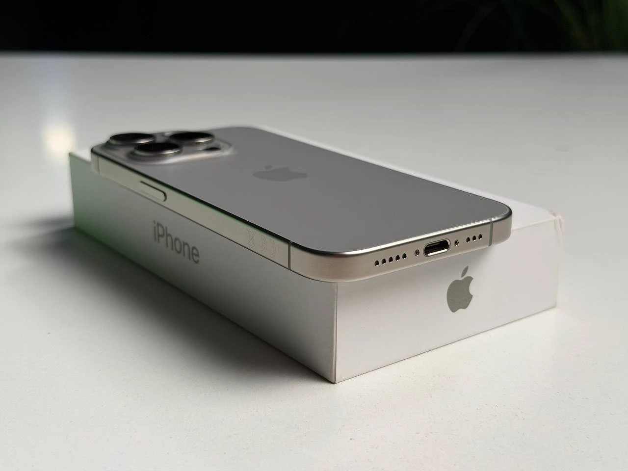 ВЖИВАНИЙ Б/У Apple iPhone 15 Pro 256GB Natural Titanium (MTV53) - Стан: ідеальний | Акумулятор: 100% | Комплектація: повний | Гарантія: 3 міс.
