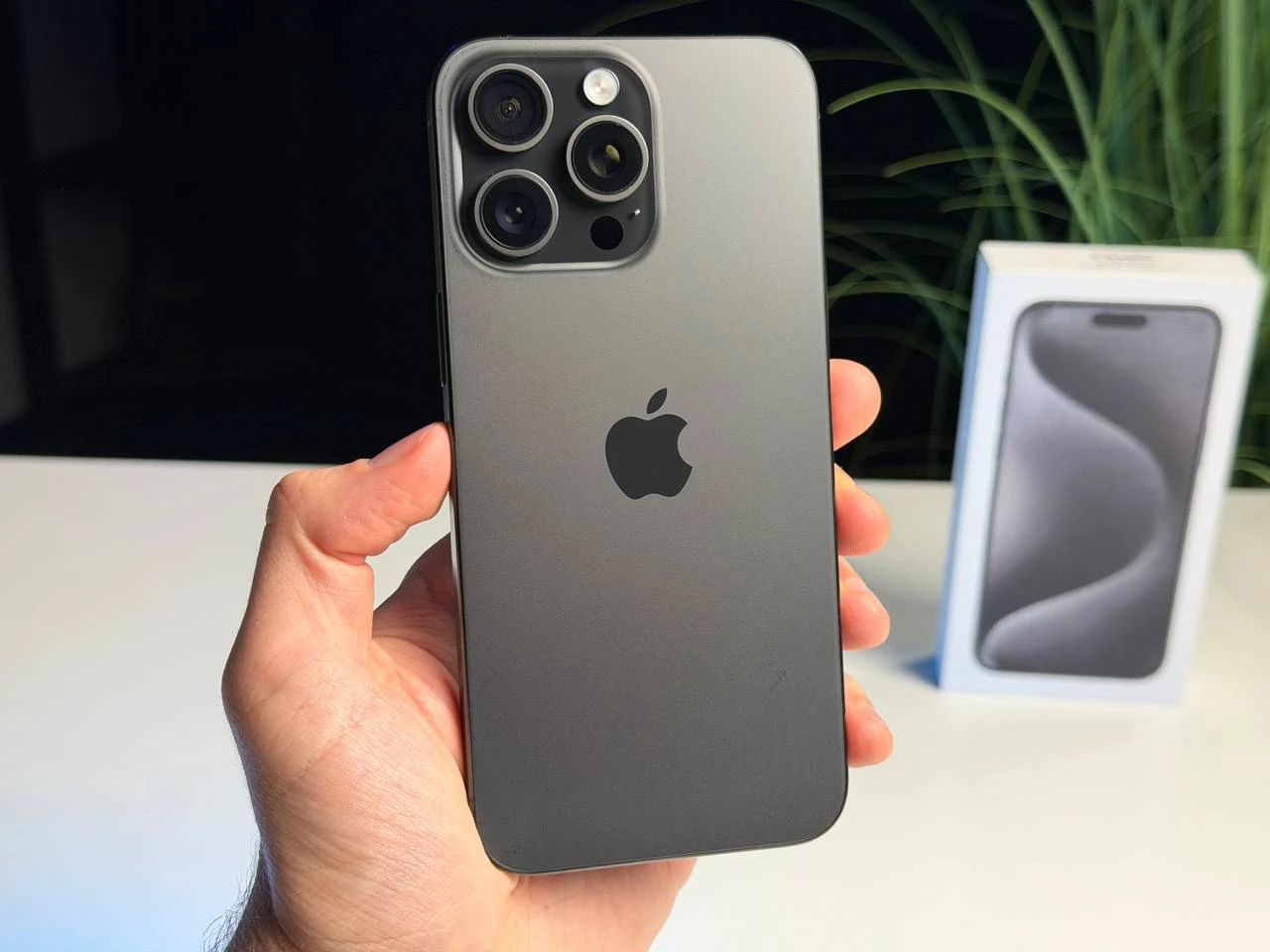 ВЖИВАНИЙ Б/У Apple iPhone 15 Pro Max 256GB Black Titanium (MU773) - Стан: гарний | Акумулятор: 90% | Комплектація: повний | Гарантія: 3 міс.