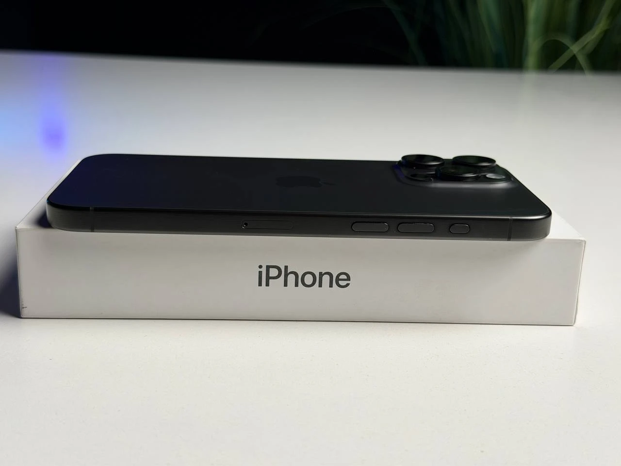 ВЖИВАНИЙ Б/У Apple iPhone 15 Pro Max 256GB Black Titanium (MU773) - Стан: гарний | Акумулятор: 90% | Комплектація: повний | Гарантія: 3 міс.