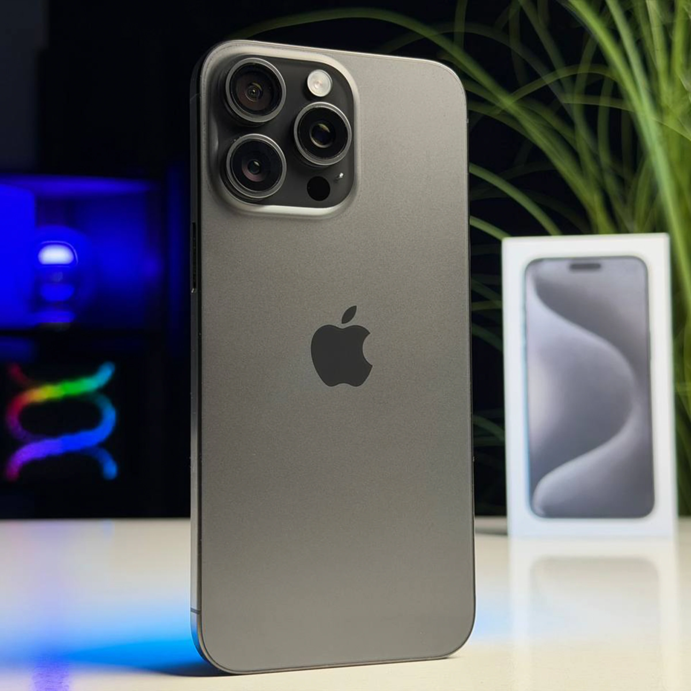ВЖИВАНИЙ Б/У Apple iPhone 15 Pro Max 256GB Black Titanium (MU773) - Стан: гарний | Акумулятор: 90% | Комплектація: повний | Гарантія: 3 міс.