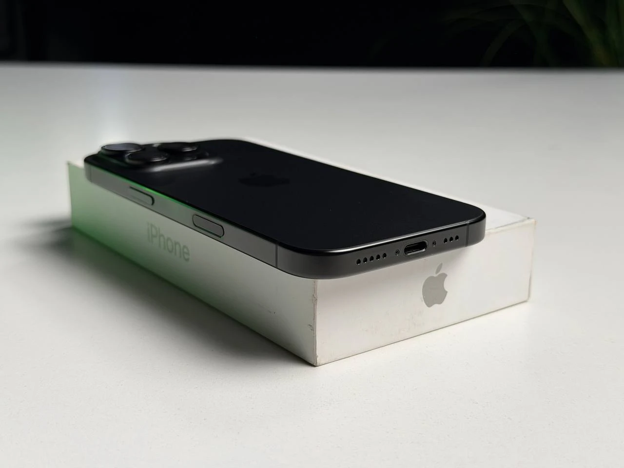 ВЖИВАНИЙ Б/У Apple iPhone 16 Pro 128GB Black Titanium (MYND3) - Стан: гарний | Акумулятор: 99% | Комплектація: повний | Гарантія: 3 міс.