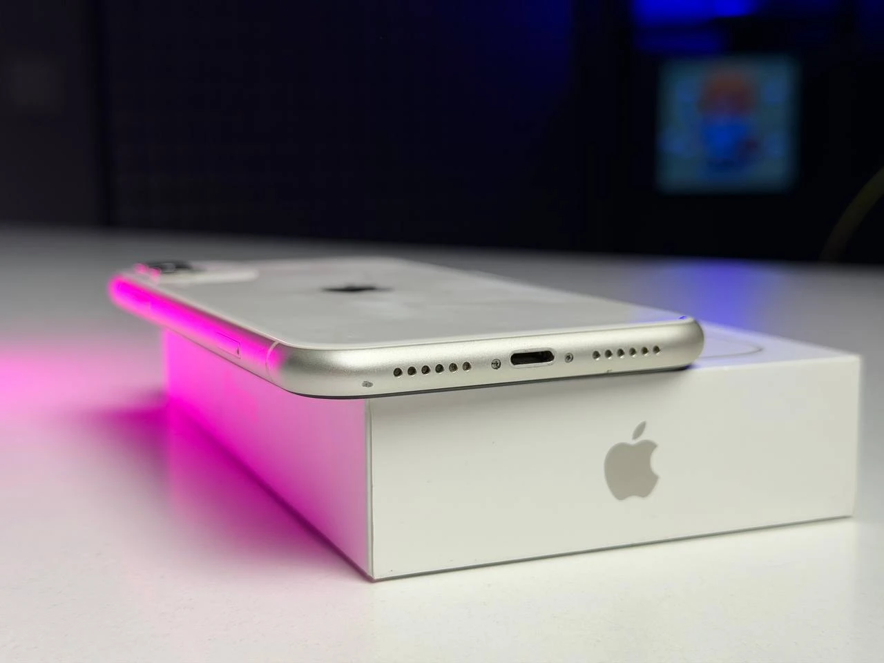 ВЖИВАНИЙ Б/У Apple iPhone 11 128GB White (MWLF2) - Стан: гарний | Акумулятор: 100% | Комплектація: повний | Гарантія: 3 міс.