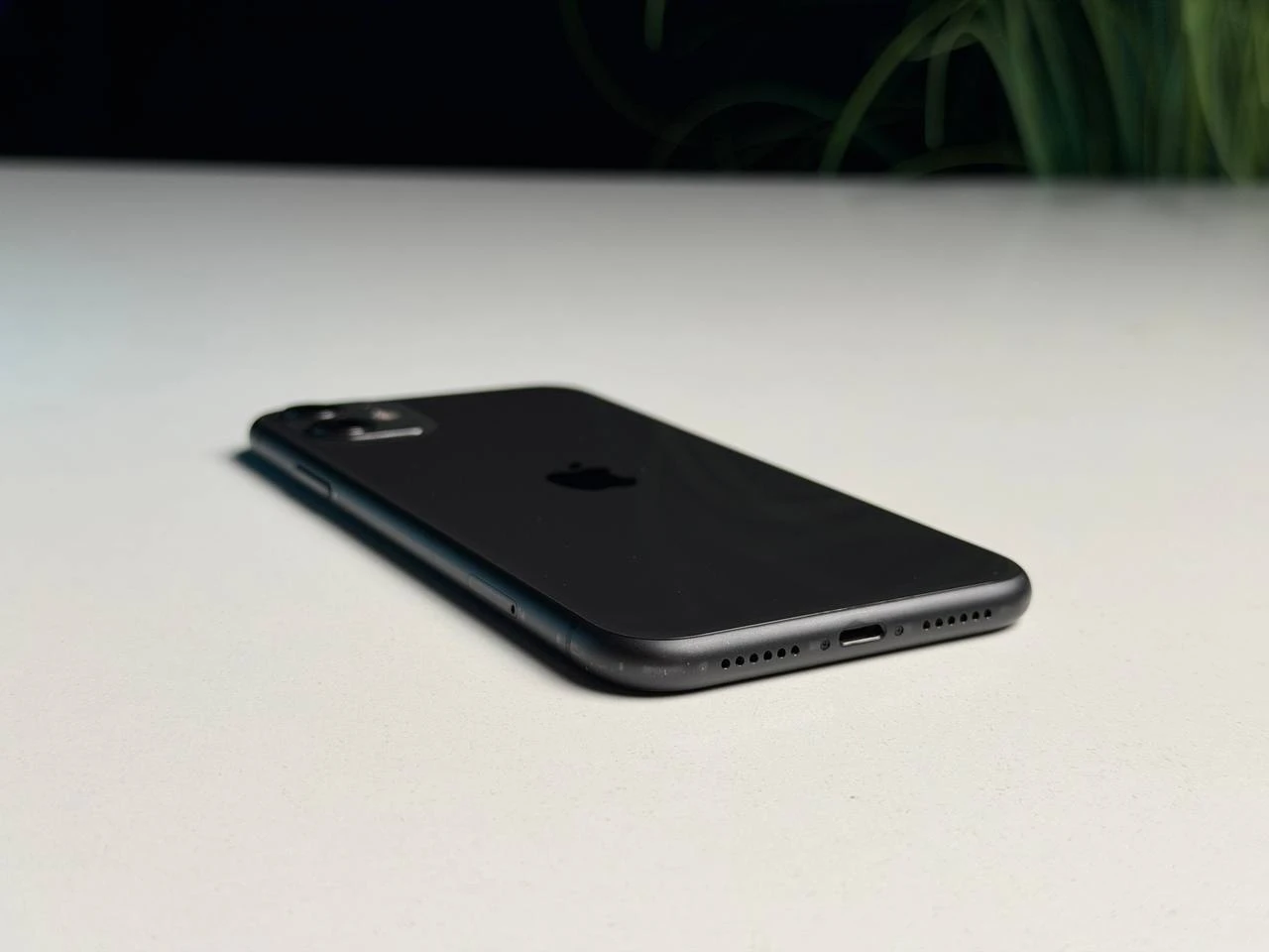 ВЖИВАНИЙ Б/У Apple iPhone 11 64GB Black (MWLT2) Full Box - Состояние: хороший | Аккумулятор: 100% | Комплектация: iPhone, кабель | Гарантия: 3 мес.