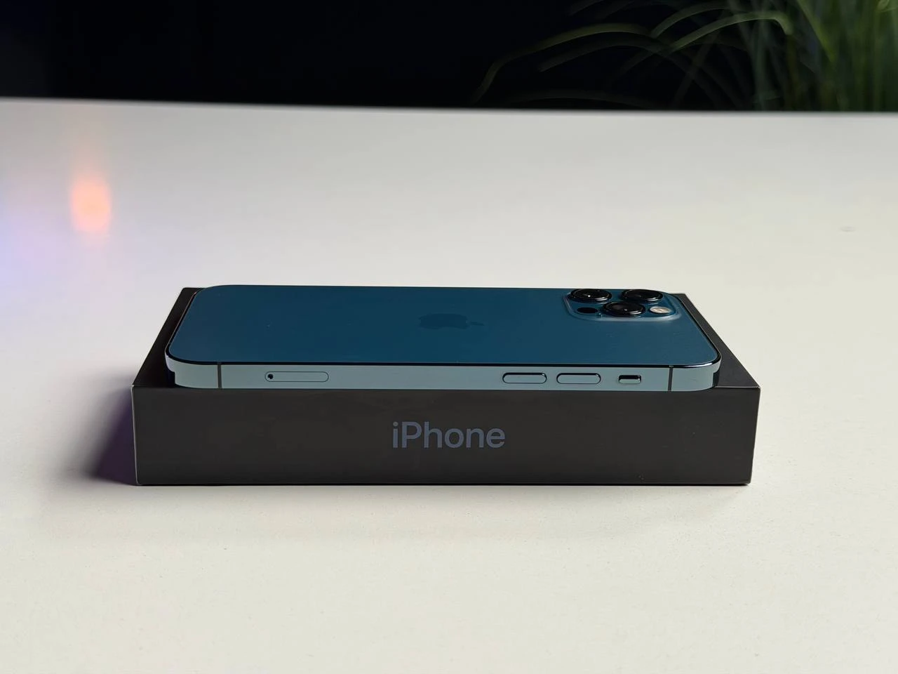 ВЖИВАНИЙ Б/У Apple iPhone 12 Pro 256GB Pacific Blue (MGLW3, MGMT3) - Стан: ідеальний | Акумулятор: 100% | Комплектація: повний | Гарантія: 3 міс.