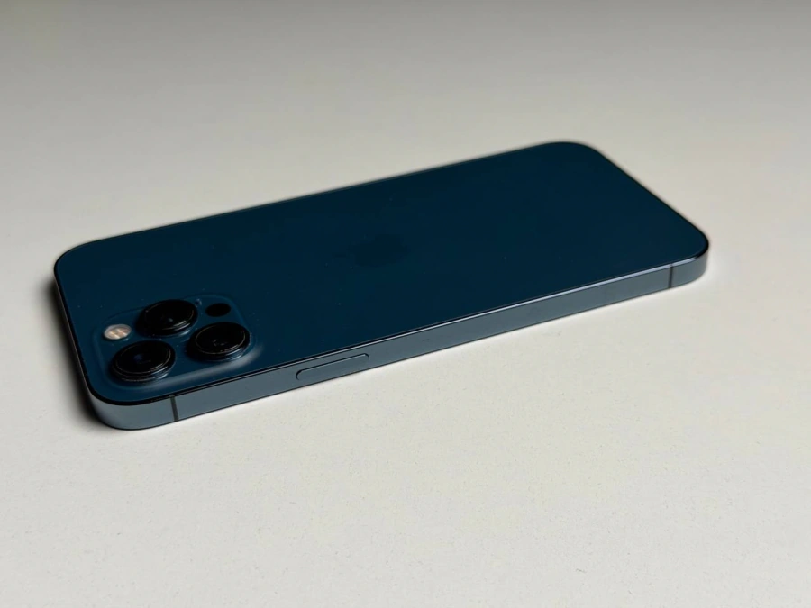 ВЖИВАНИЙ Б/У Apple iPhone 12 Pro Max 256GB Pacific Blue (MGCN3, MGDF3) - Стан: задовільний | Акумулятор: 100% | Комплектація: iPhone, кабель | Гарантія: 3 міс.