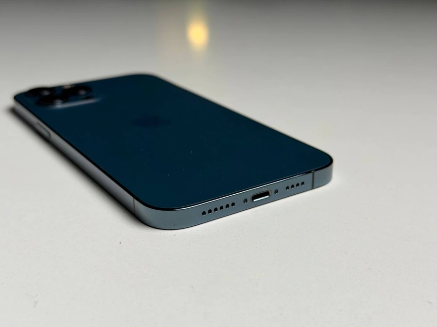 ВЖИВАНИЙ Б/У Apple iPhone 12 Pro Max 256GB Pacific Blue (MGCN3, MGDF3) - Стан: задовільний | Акумулятор: 100% | Комплектація: iPhone, кабель | Гарантія: 3 міс.