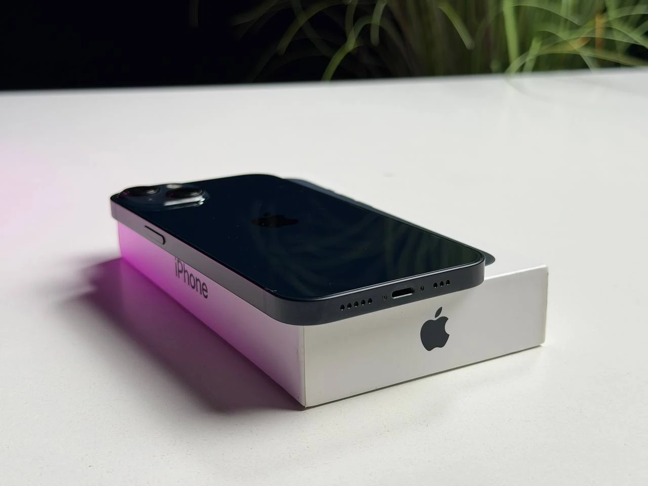 ВЖИВАНИЙ Б/У Apple iPhone 13 128GB Midnight (MLML3, MLPF3) - Стан: гарний | Акумулятор: 100% | Комплектація: повний | Гарантія: 3 міс.