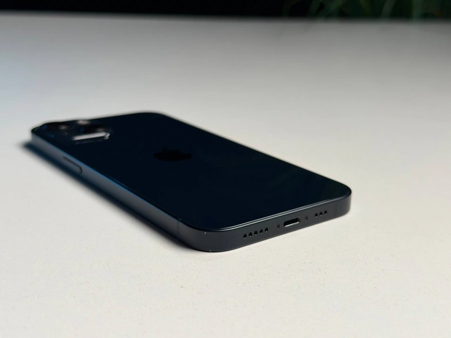 ВЖИВАНИЙ Б/У Apple iPhone 13 256GB Midnight (MLMU3, MLQ63) - Стан: гарний | Акумулятор: 100% | Комплектація: iPhone, кабель | Гарантія: 3 міс.