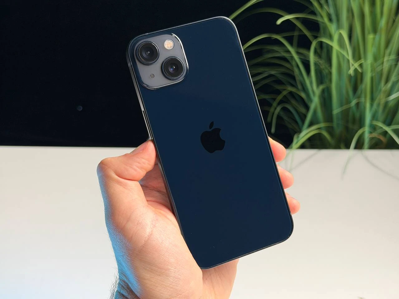 ВЖИВАНИЙ Б/У Apple iPhone 13 256GB Midnight (MLMU3, MLQ63) - Стан: гарний | Акумулятор: 100% | Комплектація: iPhone, кабель | Гарантія: 3 міс.