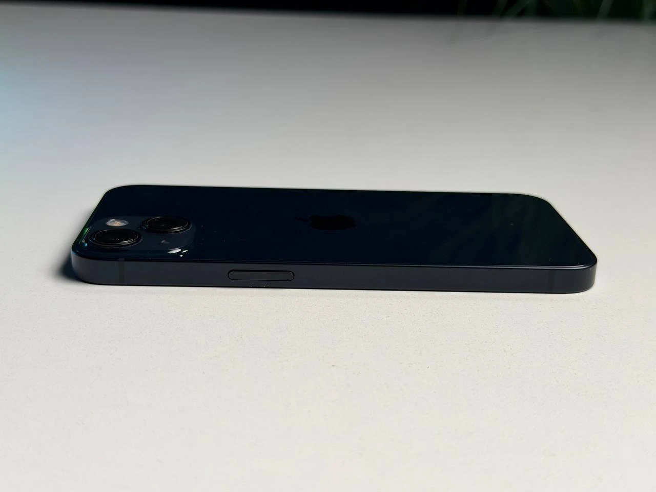ВЖИВАНИЙ Б/У Apple iPhone 13 256GB Midnight (MLMU3, MLQ63) - Стан: гарний | Акумулятор: 100% | Комплектація: iPhone, кабель | Гарантія: 3 міс.