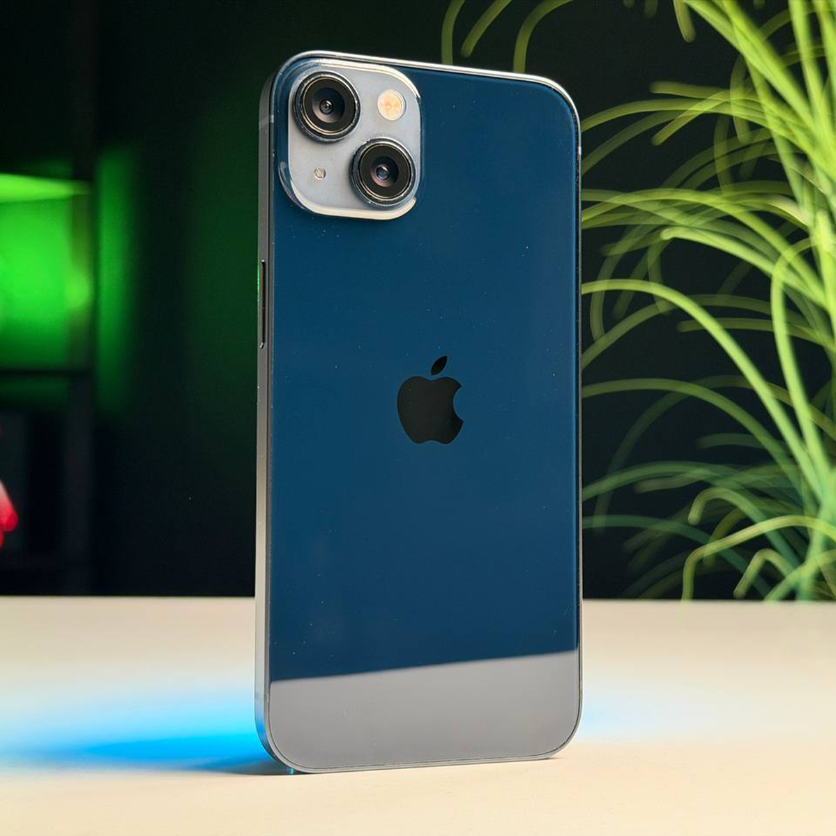 ВЖИВАНИЙ Б/У Apple iPhone 13 256GB Midnight (MLMU3, MLQ63) - Стан: гарний | Акумулятор: 100% | Комплектація: iPhone, кабель | Гарантія: 3 міс.