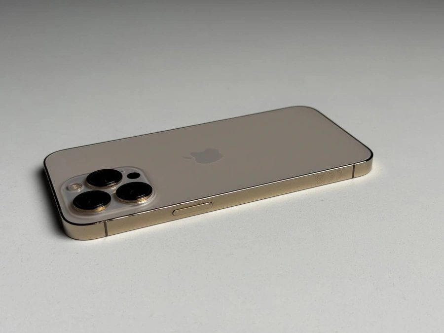 ВЖИВАНИЙ Б/У Apple iPhone 13 Pro 128GB Gold (MLTR3, MLVC3) - Состояние: хороший | Аккумулятор: 100% | Комплектация: iPhone, кабель | Гарантия: 3 мес.