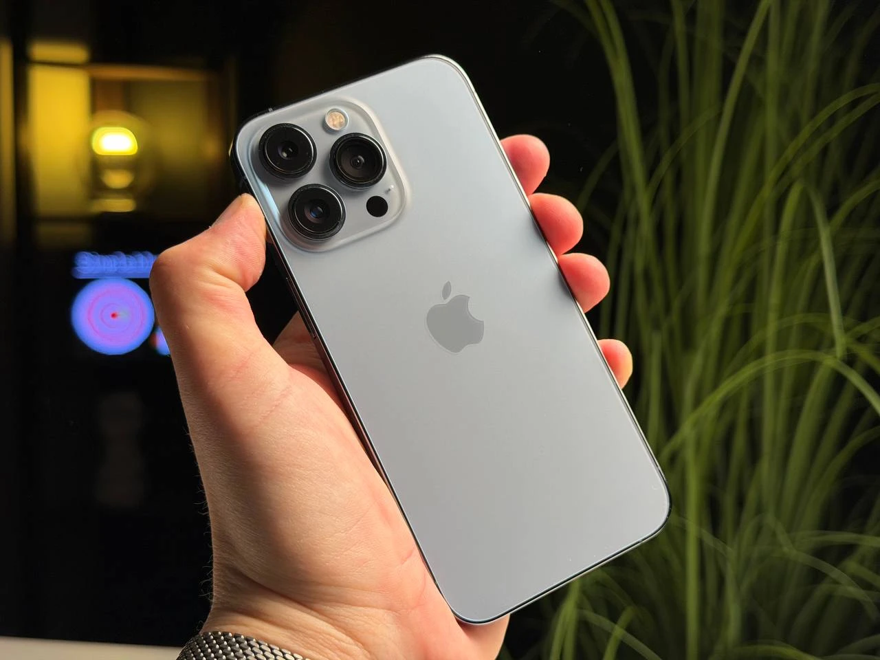 ВЖИВАНИЙ Б/У Apple iPhone 13 Pro 256GB Sierra Blue (MLU03, MLVP3) - Стан: гарний | Акумулятор: 100% | Комплектація: iPhone, кабель | Гарантія: 3 міс.