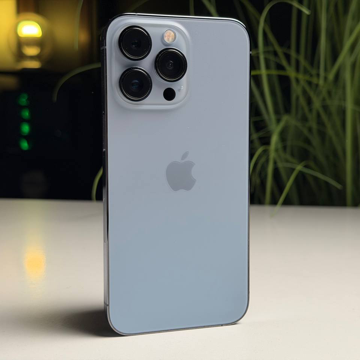 ВЖИВАНИЙ Б/У Apple iPhone 13 Pro 256GB Sierra Blue (MLU03, MLVP3) - Стан: гарний | Акумулятор: 100% | Комплектація: iPhone, кабель | Гарантія: 3 міс.
