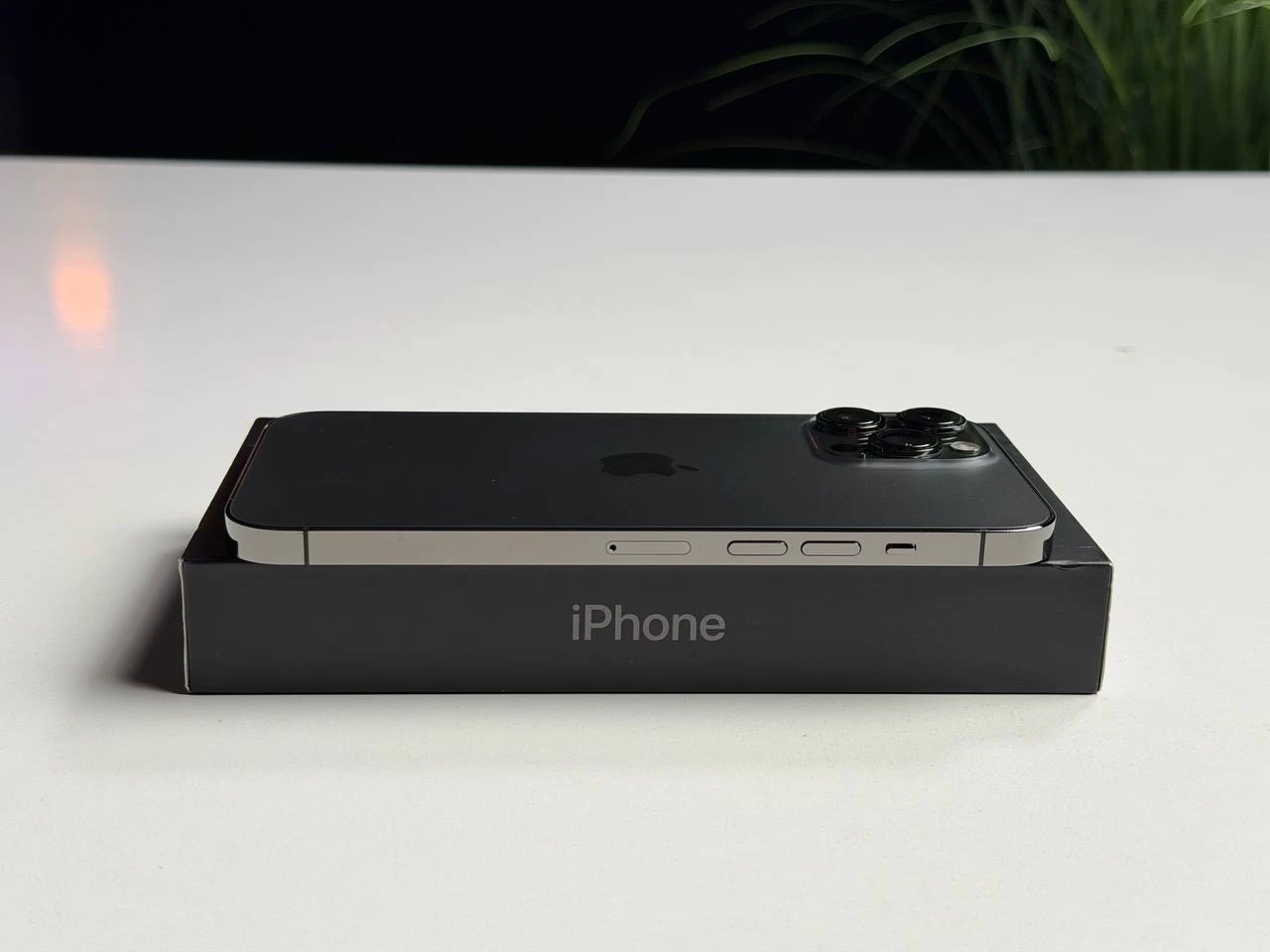 ВЖИВАНИЙ Б/У Apple iPhone 13 Pro Max 256GB Graphite (MLKR3, MLLA3) - Стан: гарний | Акумулятор: 100% | Комплектація: повний | Гарантія: 3 міс.