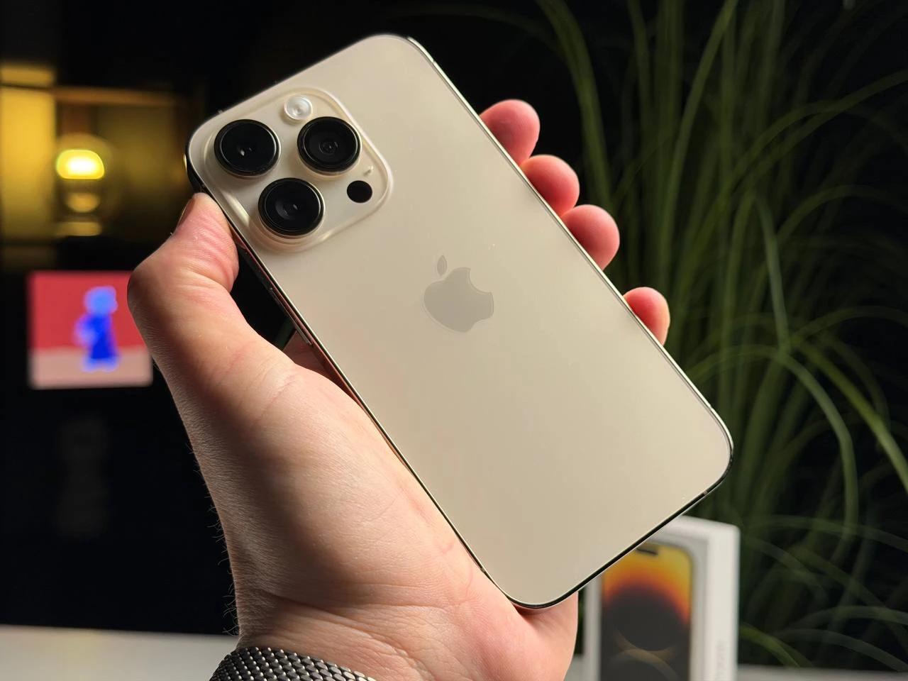 ВЖИВАНИЙ Б/У Apple iPhone 14 Pro 128GB Gold (MQ083) - Стан: ідеальний | Акумулятор: 100% | Комплектація: повний | Гарантія: 3 міс.