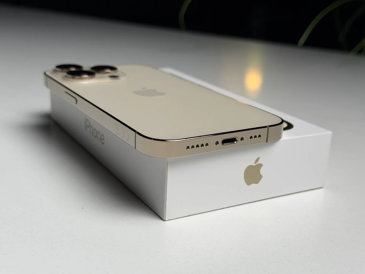 ВЖИВАНИЙ Б/У Apple iPhone 14 Pro 128GB Gold (MQ083) - Стан: ідеальний | Акумулятор: 100% | Комплектація: повний | Гарантія: 3 міс.