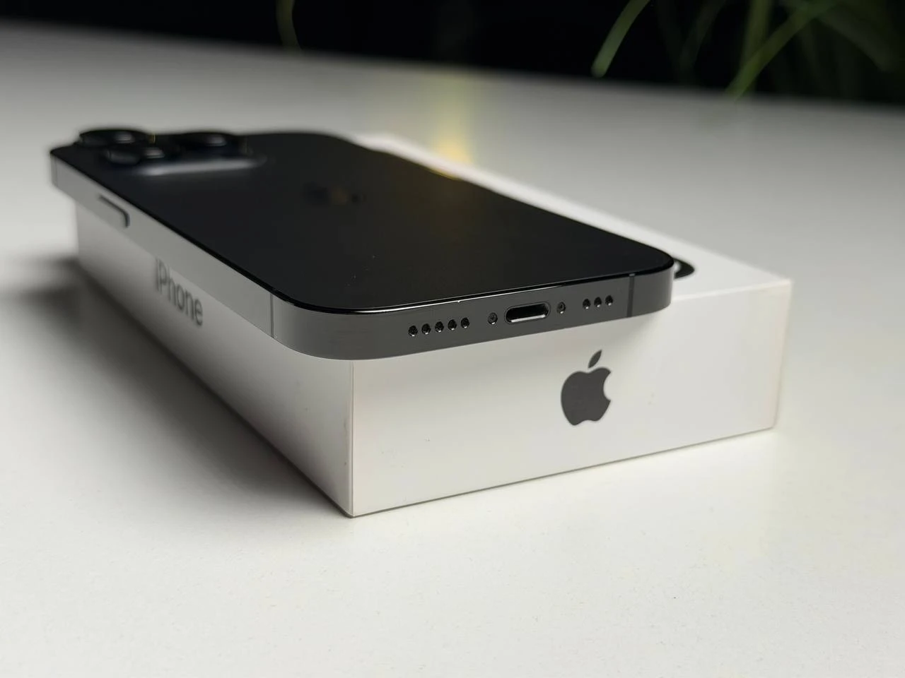 ВЖИВАНИЙ Б/У Apple iPhone 14 Pro 256GB Space Black (MQ0T3) - Стан: гарний | Акумулятор: 100% | Комплектація: повний | Гарантія: 3 міс.