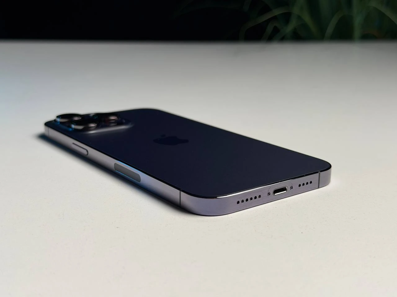 ВЖИВАНИЙ Б/У Apple iPhone 14 Pro Max 128GB Deep Purple eSim (MQ8R3) - Стан: гарний | Акумулятор: 100% | Комплектація: iPhone, кабель | Гарантія: 3 міс.