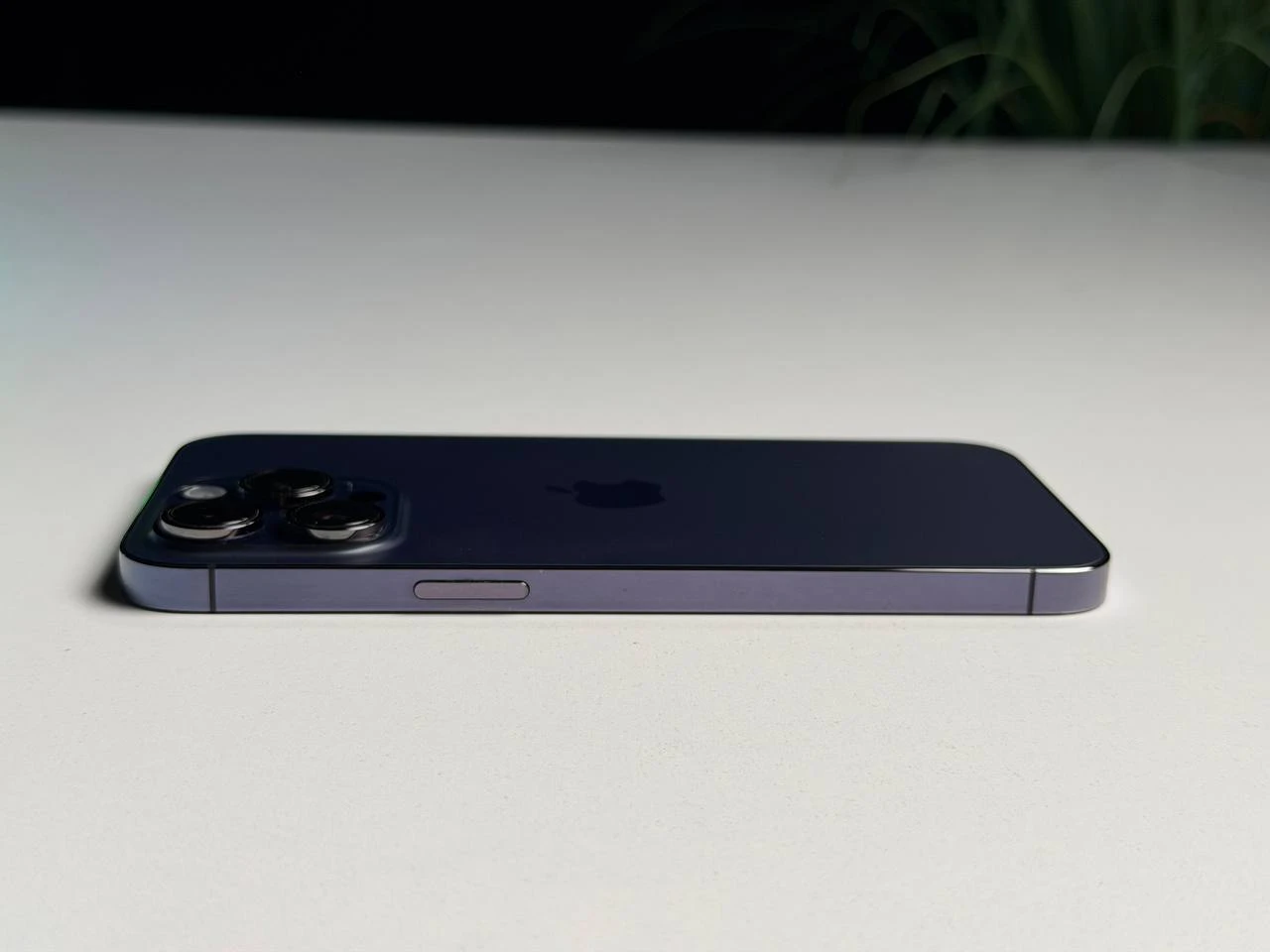 ВЖИВАНИЙ Б/У Apple iPhone 14 Pro Max 256GB Deep Purple (MQ9X3) - Стан: гарний | Акумулятор: 100% | Комплектація: iPhone, кабель | Гарантія: 3 міс.