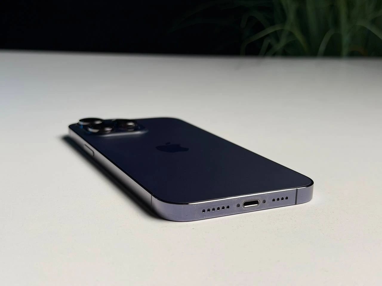 ВЖИВАНИЙ Б/У Apple iPhone 14 Pro Max 256GB Deep Purple (MQ9X3) - Стан: гарний | Акумулятор: 100% | Комплектація: iPhone, кабель | Гарантія: 3 міс.