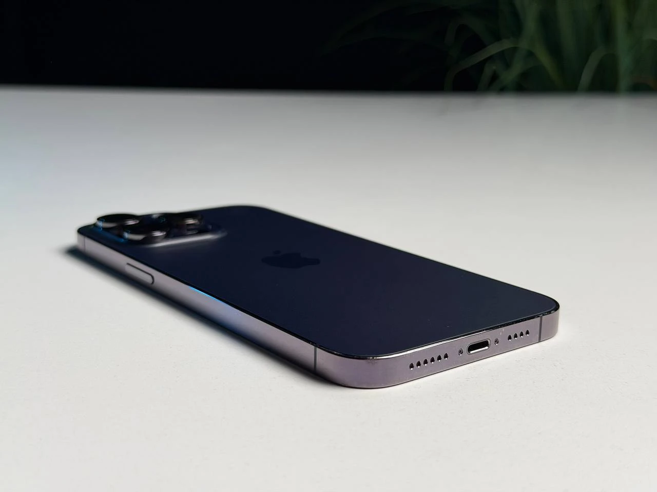 ВЖИВАНИЙ Б/У Apple iPhone 14 Pro Max 256GB Deep Purple (MQ9X3) - Стан: гарний | Акумулятор: 100% | Комплектація: iPhone, кабель | Гарантія: 3 міс.