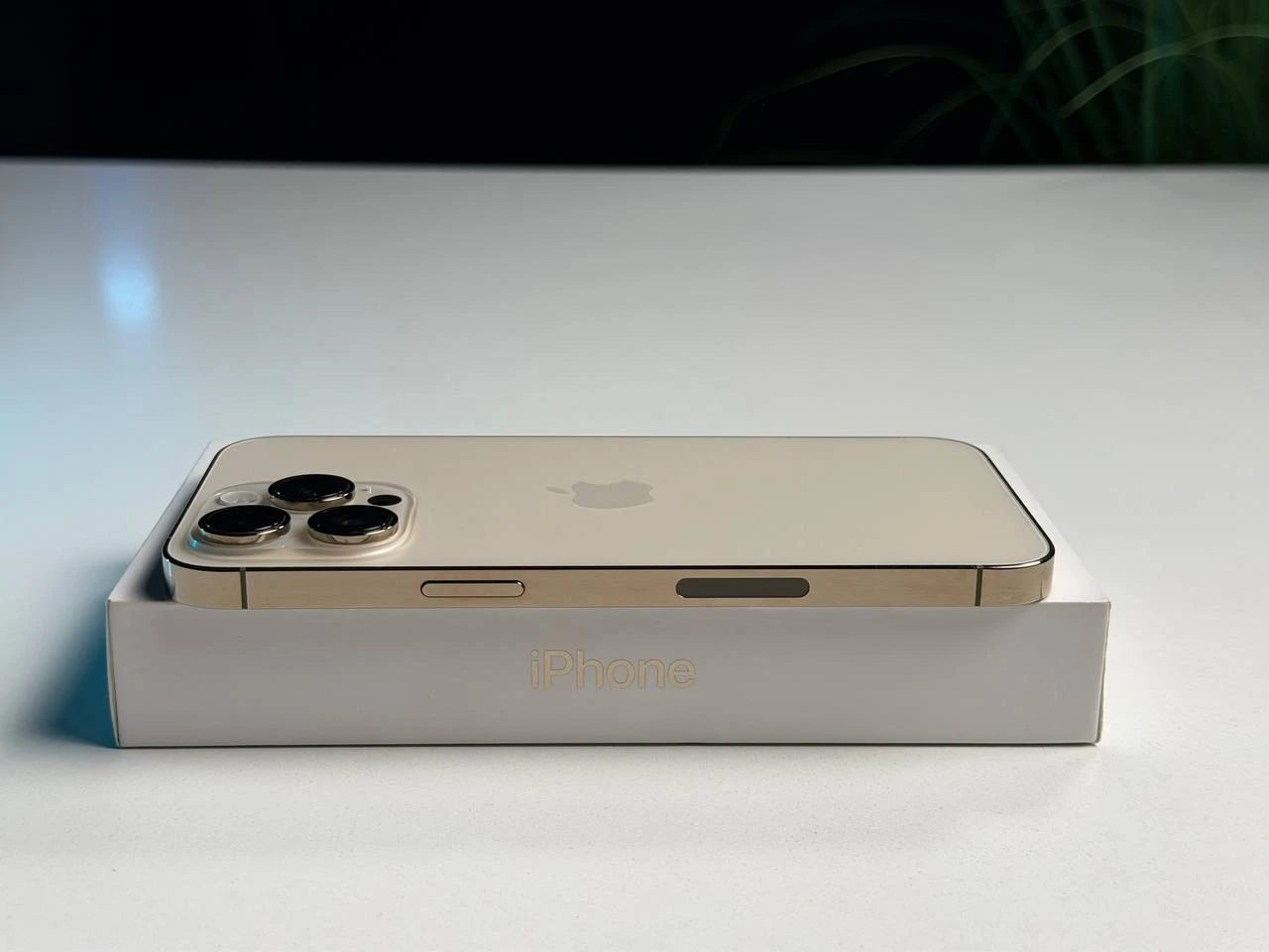 ВЖИВАНИЙ Б/У Apple iPhone 14 Pro Max 256GB Gold eSim (MQ8V3) - Состояние: хороший | Аккумулятор: 87% | Комплектация: полный | Гарантия: 3 мес.