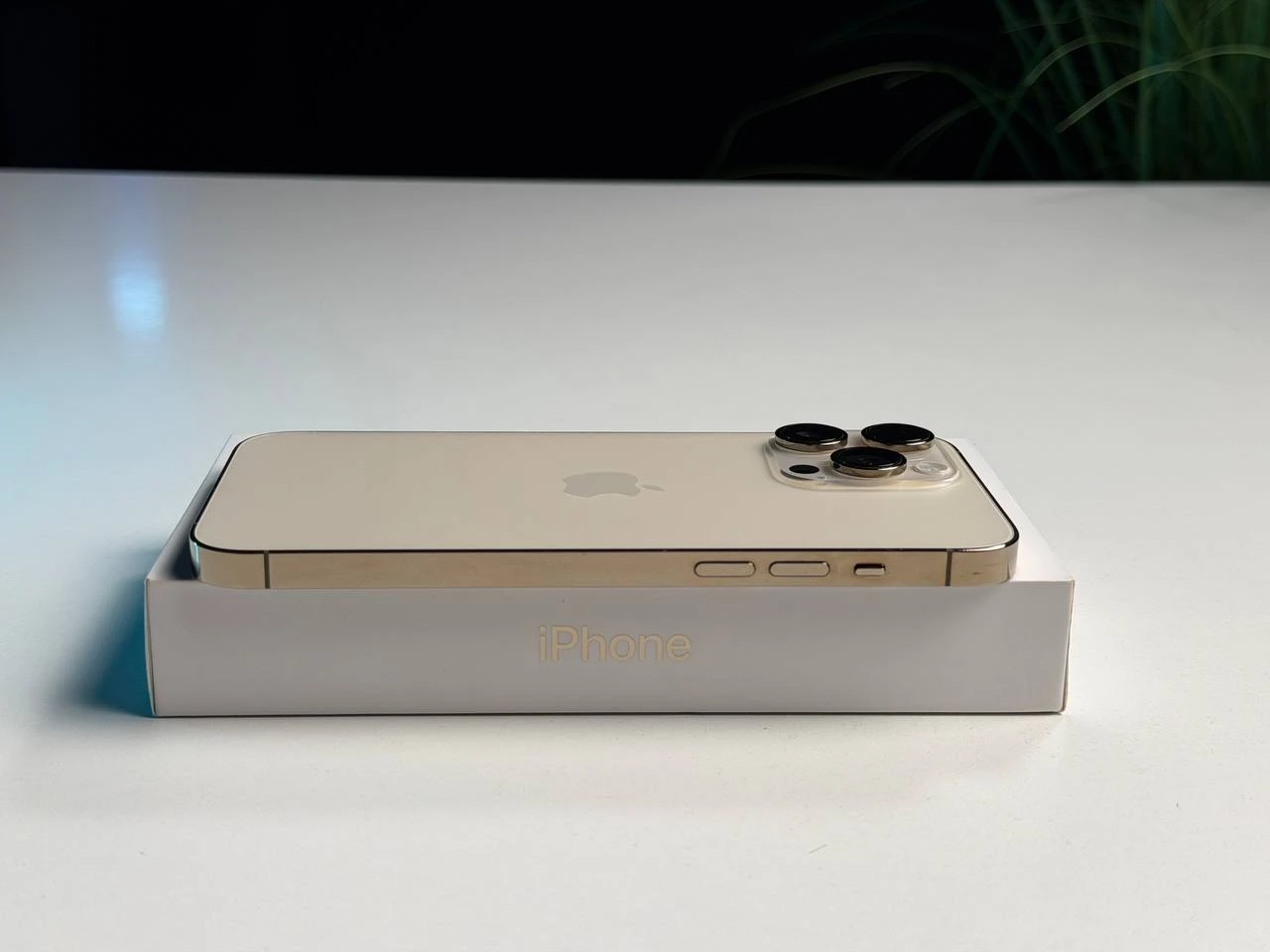 ВЖИВАНИЙ Б/У Apple iPhone 14 Pro Max 256GB Gold eSim (MQ8V3) - Состояние: хороший | Аккумулятор: 87% | Комплектация: полный | Гарантия: 3 мес.