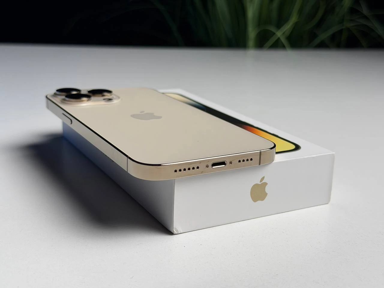 ВЖИВАНИЙ Б/У Apple iPhone 14 Pro Max 256GB Gold (MQ9W3) - Стан: ідеальний | Акумулятор: 100% | Комплектація: повний | Гарантія: 3 міс.