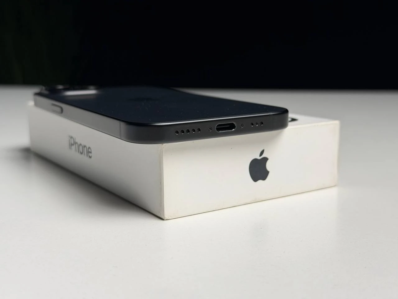 ВЖИВАНИЙ Б/У Apple iPhone 15 128GB Black (MTP03) - Состояние: хороший | Аккумулятор: 88% | Комплектация: полный | Гарантия: 3 мес.