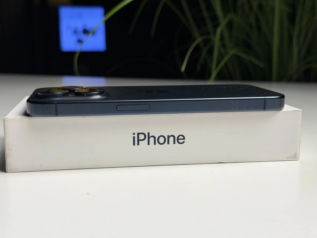 ВЖИВАНИЙ Б/У Apple iPhone 15 Pro 128GB Blue Titanium (MTV03) - Стан: гарний | Акумулятор: 100% | Комплектація: повний | Гарантія: 3 міс.
