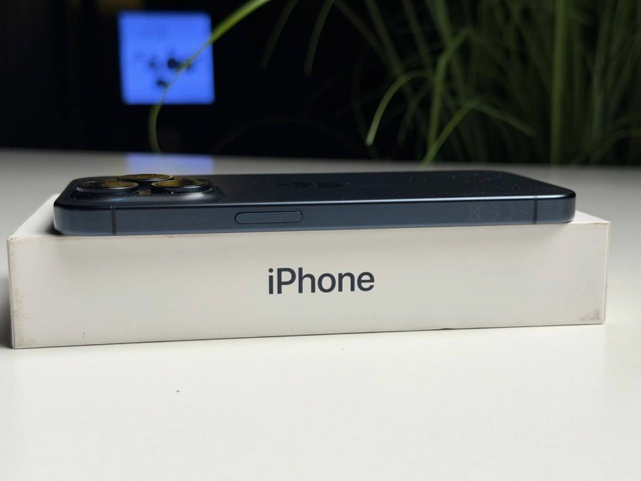 ВЖИВАНИЙ Б/У Apple iPhone 15 Pro 128GB Blue Titanium (MTV03) - Стан: гарний | Акумулятор: 100% | Комплектація: повний | Гарантія: 3 міс.