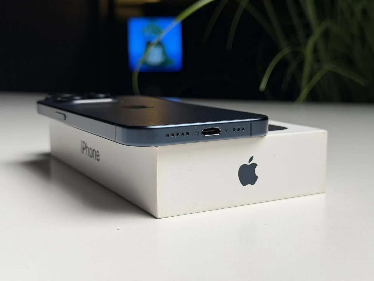 ВЖИВАНИЙ Б/У Apple iPhone 15 Pro 128GB Blue Titanium (MTV03) - Стан: гарний | Акумулятор: 100% | Комплектація: повний | Гарантія: 3 міс.