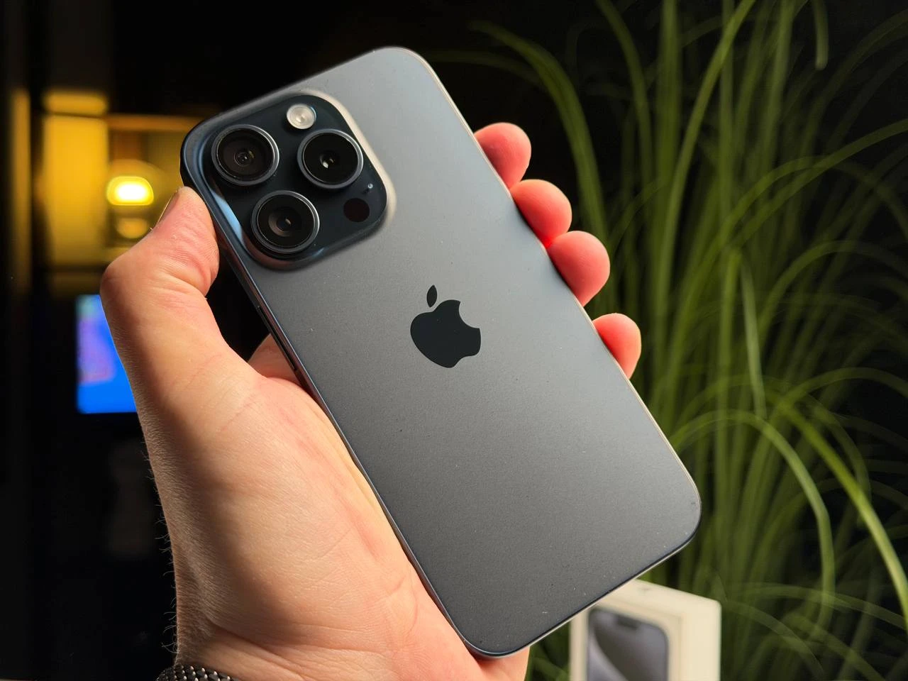 ВЖИВАНИЙ Б/У Apple iPhone 15 Pro 256GB Blue Titanium (MTV63) - Состояние: хороший | Аккумулятор: 100% | Комплектация: полный | Гарантия: 3 мес.