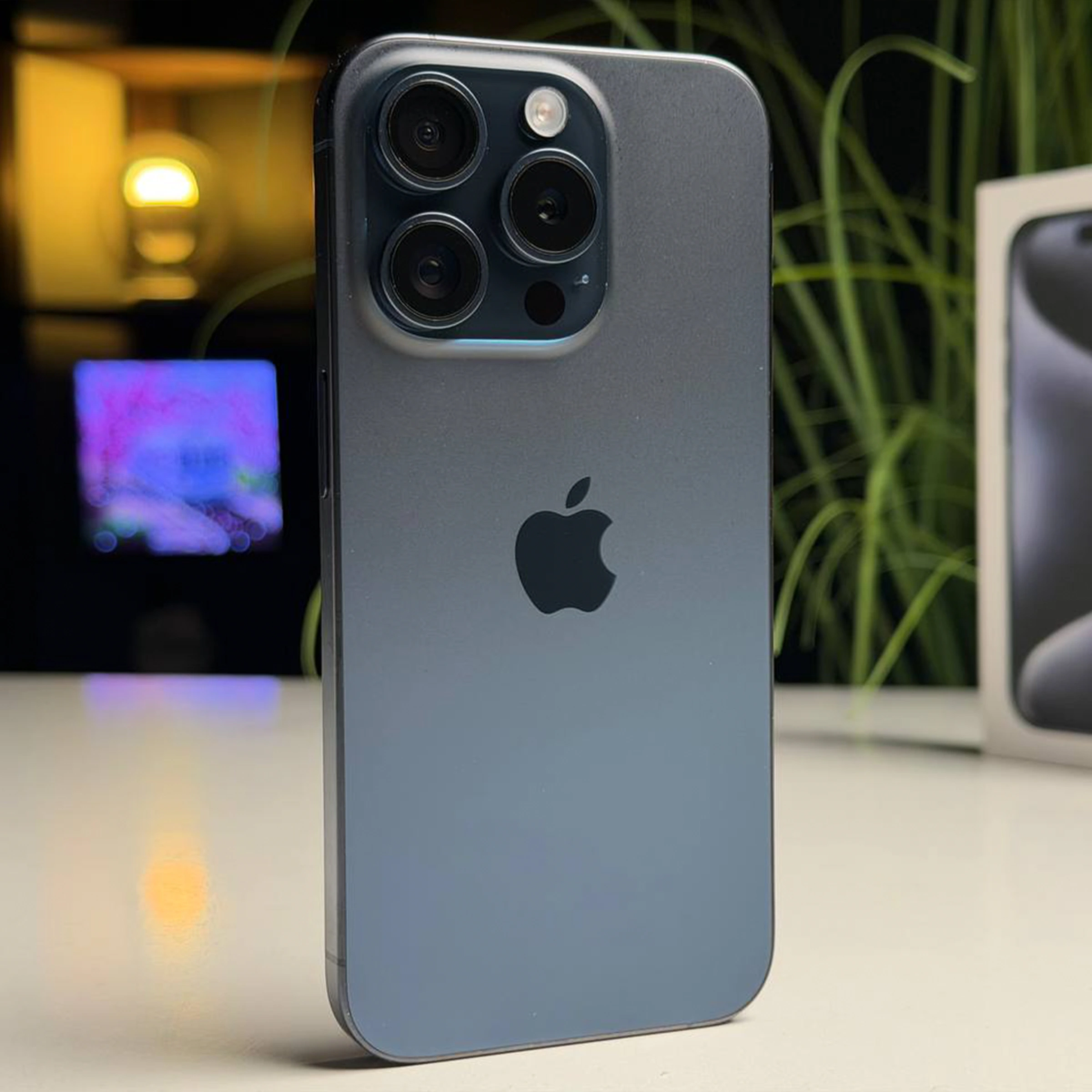 ВЖИВАНИЙ Б/У Apple iPhone 15 Pro 256GB Blue Titanium (MTV63) - Стан: гарний | Акумулятор: 100% | Комплектація: повний | Гарантія: 3 міс.