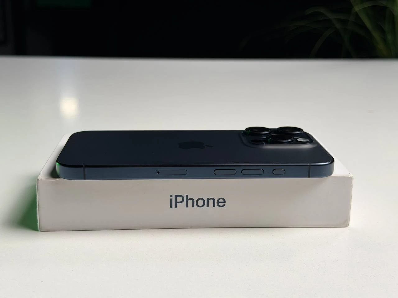 ВЖИВАНИЙ Б/У Apple iPhone 15 Pro 512GB Blue Titanium (MTVA3) - Стан: ідеальний | Акумулятор: 90% | Комплектація: повний | Гарантія: 3 міс.