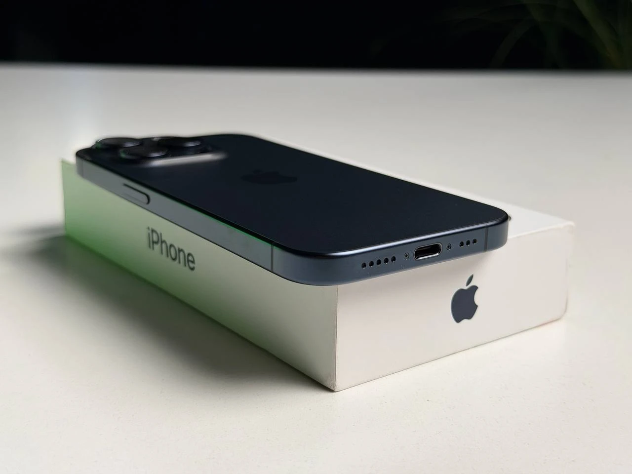 ВЖИВАНИЙ Б/У Apple iPhone 15 Pro 512GB Blue Titanium (MTVA3) - Стан: ідеальний | Акумулятор: 90% | Комплектація: повний | Гарантія: 3 міс.